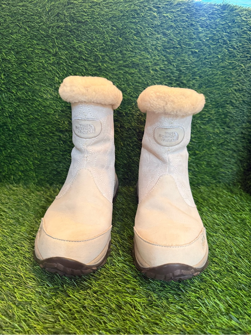 The North Face women’s Cream suede faux fur Shearling Winter Boots insulated 7.0